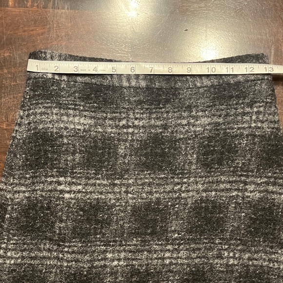 Banana Republic Plaid Skirt - Picture 6 of 9